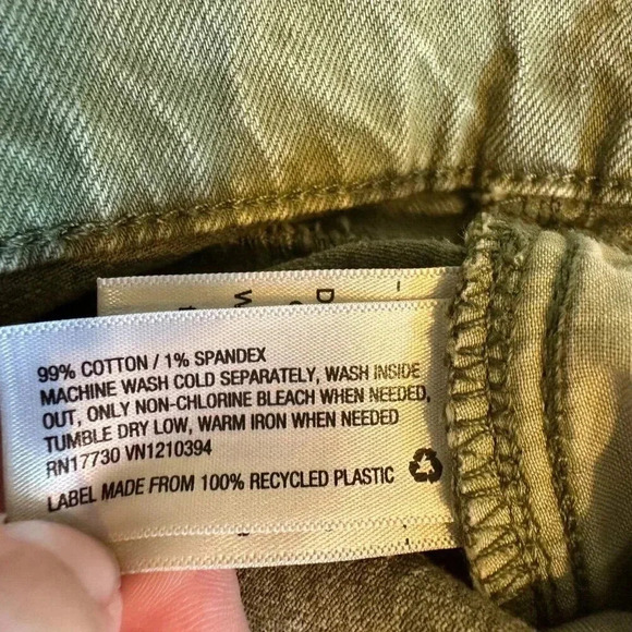 Universal Thread jean shorts women's size 12/31R green pin tuck short - Picture 8 of 12